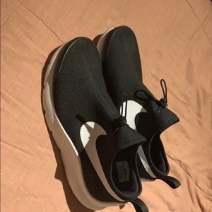 Women’s Nike Tennis Shoes